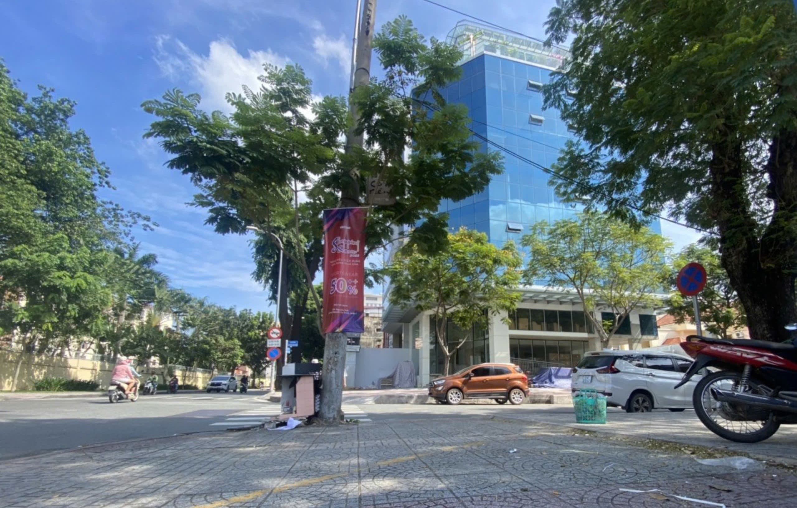 Toà nhà góc 369B Nguyễn Trãi